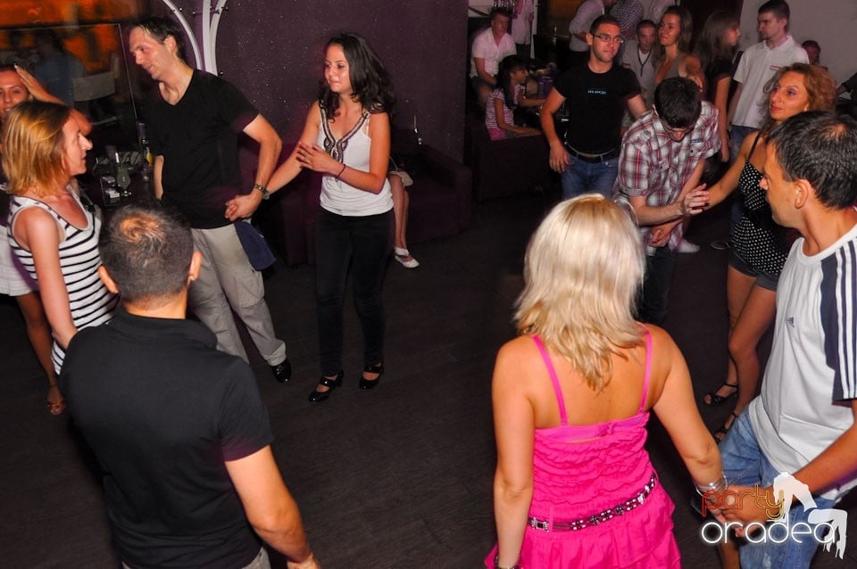 Seară de dans în Blondy's Art Café, 