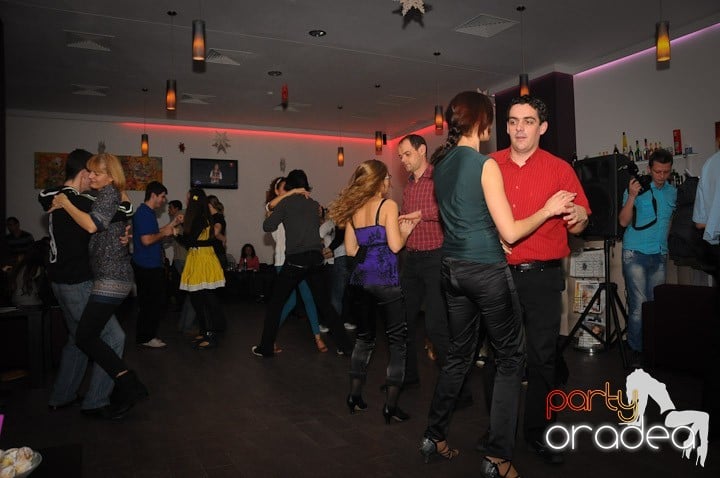 Seară de dans în Blondy's Art Café, 