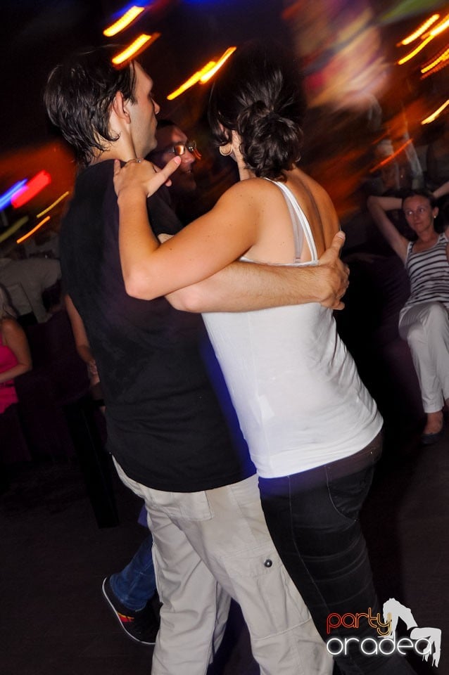 Seară de dans în Blondy's Art Café, 