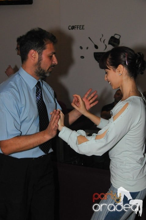 Seară de dans în Blondy's Art Café, 