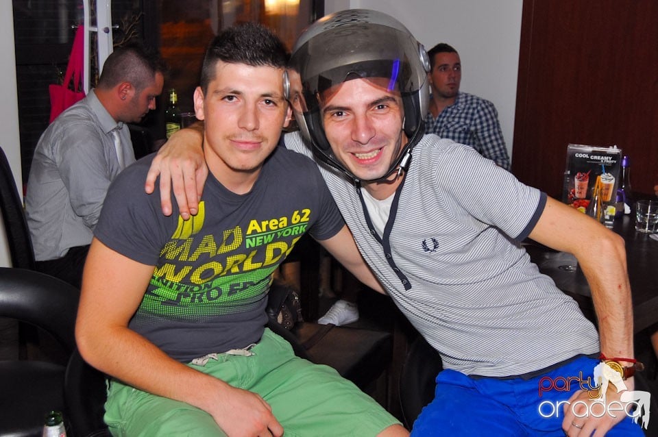 Seară de dans în Blondy's Art Café, 