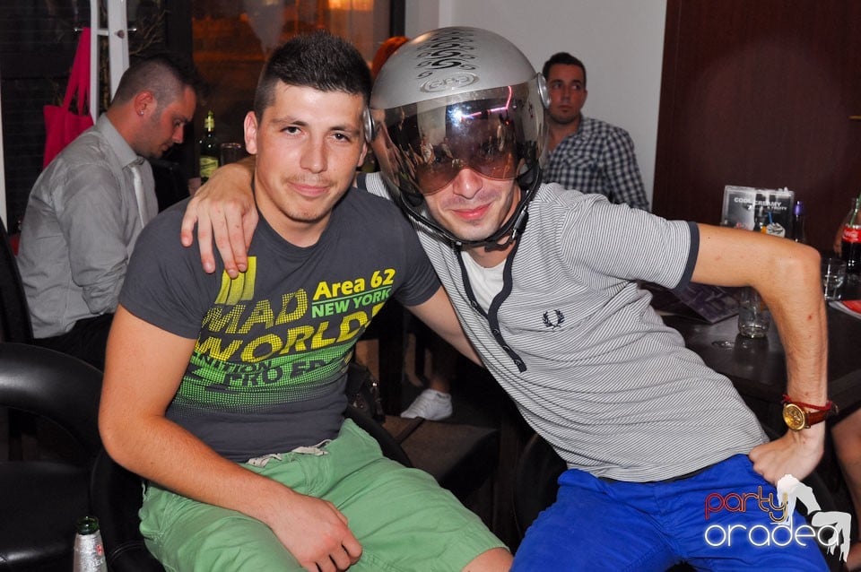 Seară de dans în Blondy's Art Café, 