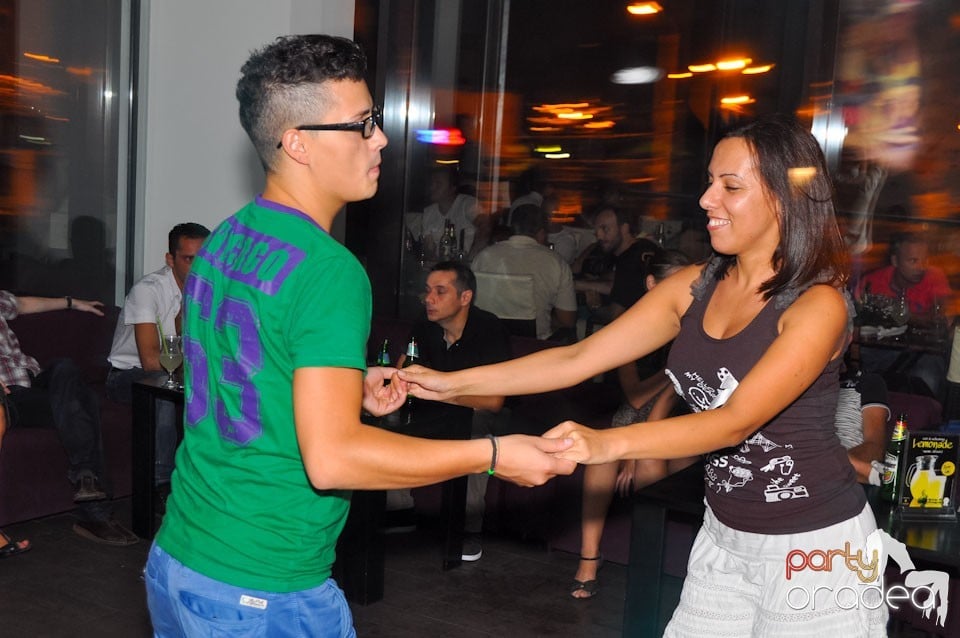 Seară de dans în Blondy's Art Café, 