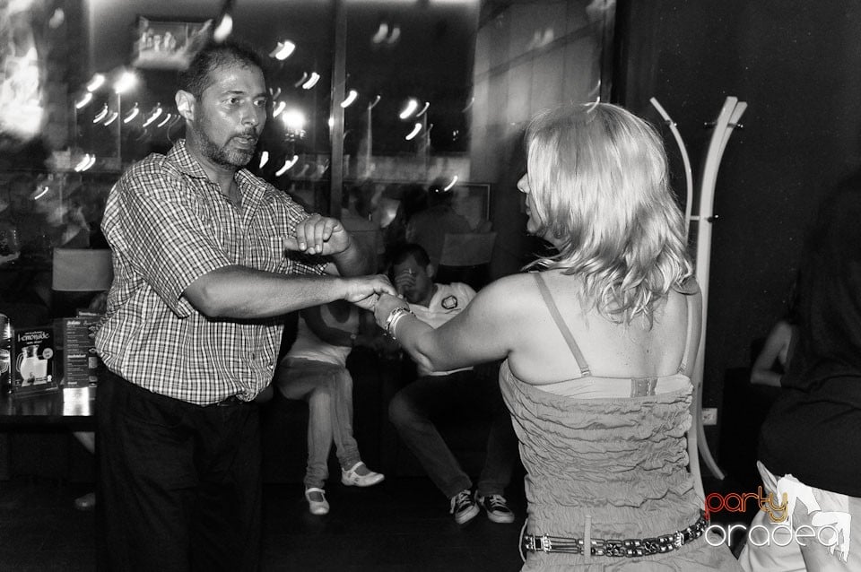 Seară de dans în Blondy's Art Café, 