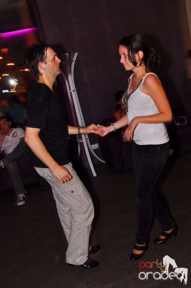 Seară de dans în Blondy's Art Café, 