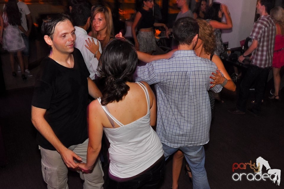 Seară de dans în Blondy's Art Café, 