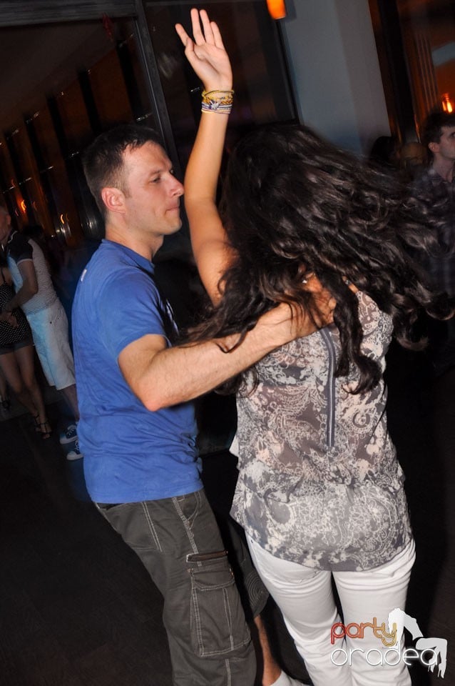 Seară de dans în Blondy's Art Café, 