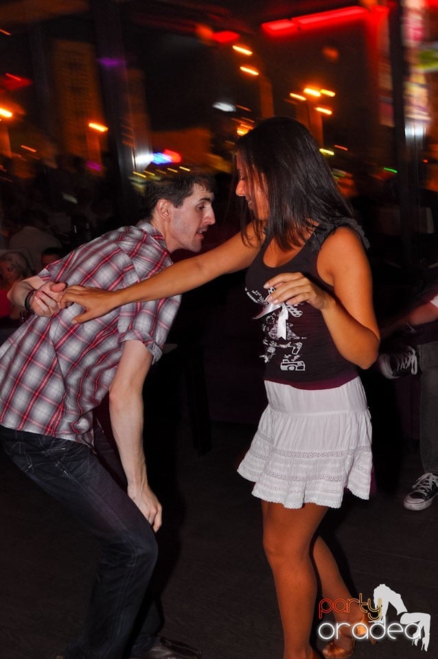 Seară de dans în Blondy's Art Café, 