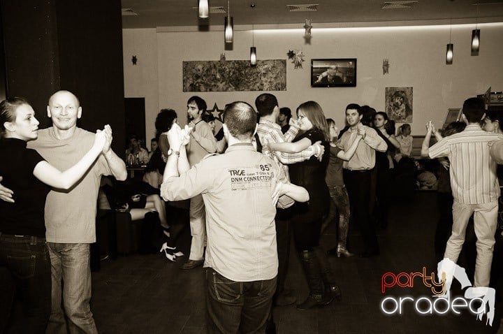 Seară de dans în Blondy's Art Café, 