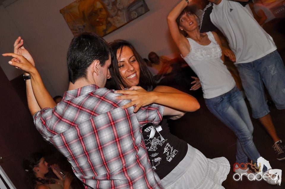 Seară de dans în Blondy's Art Café, 