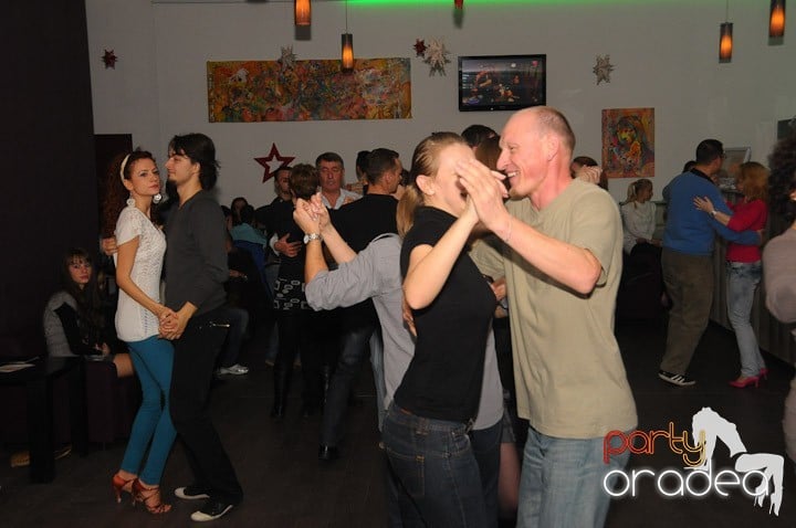 Seară de dans în Blondy's Art Café, 