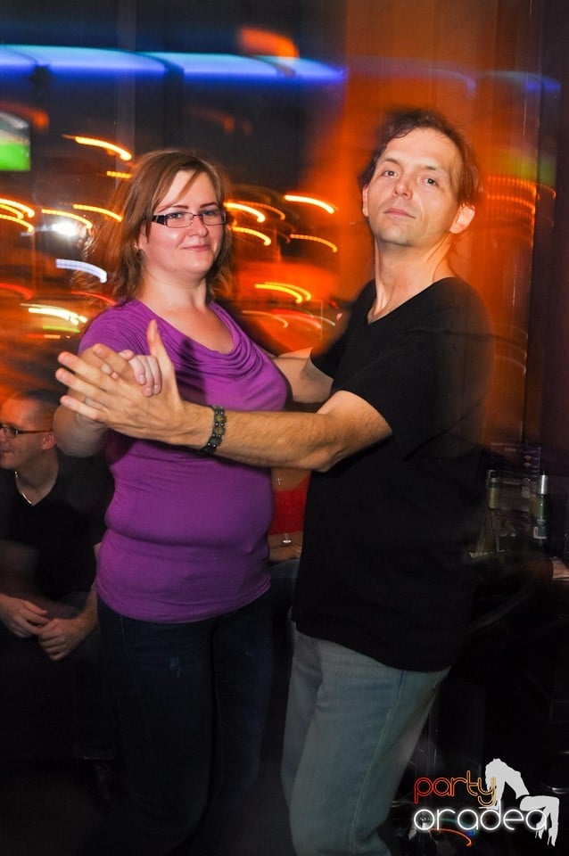 Seară de dans în Blondy's Art Café, 