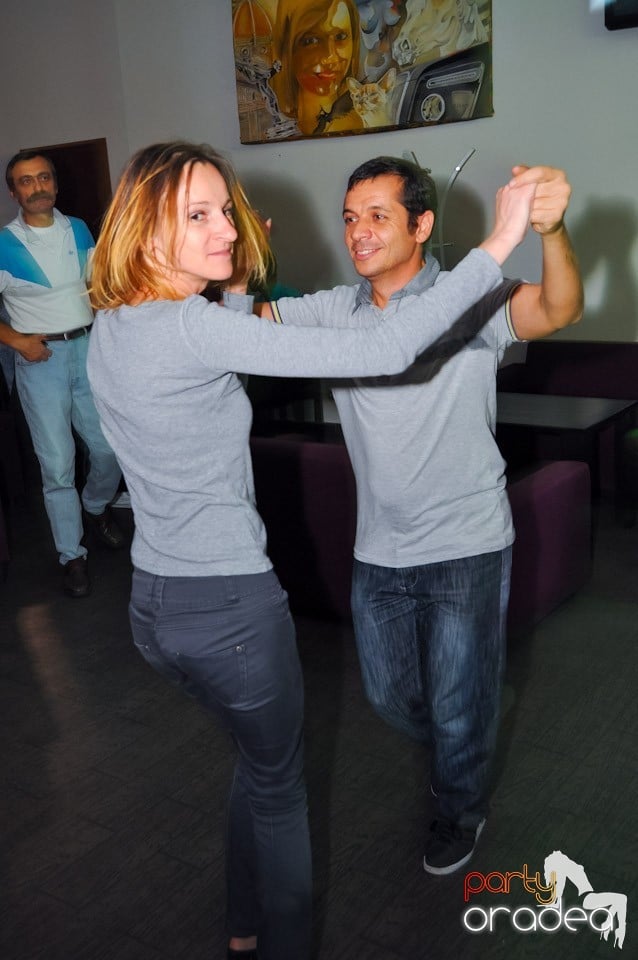 Seară de dans în Blondy's Art Café, 