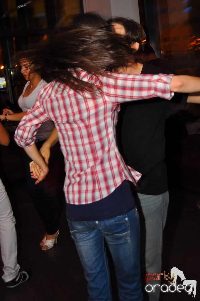 Seară de dans în Blondy's Art Café, 