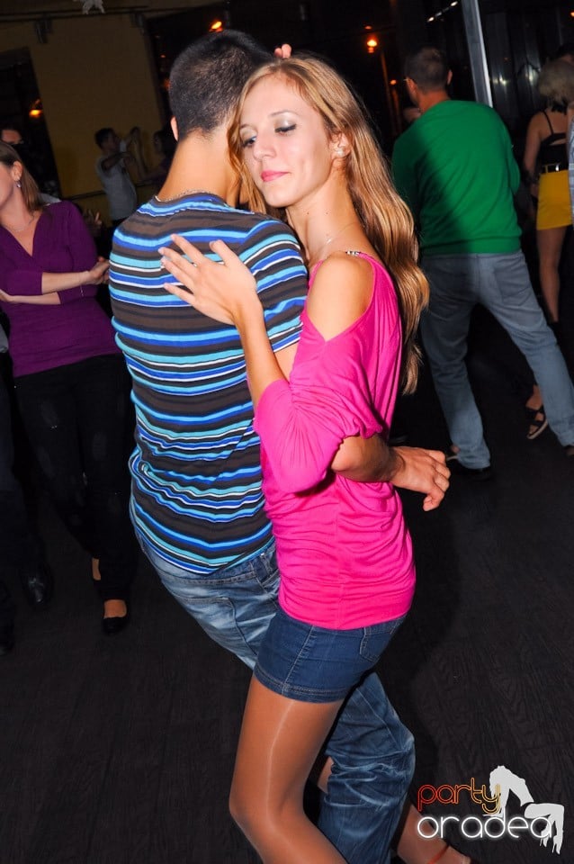 Seară de dans în Blondy's Art Café, 