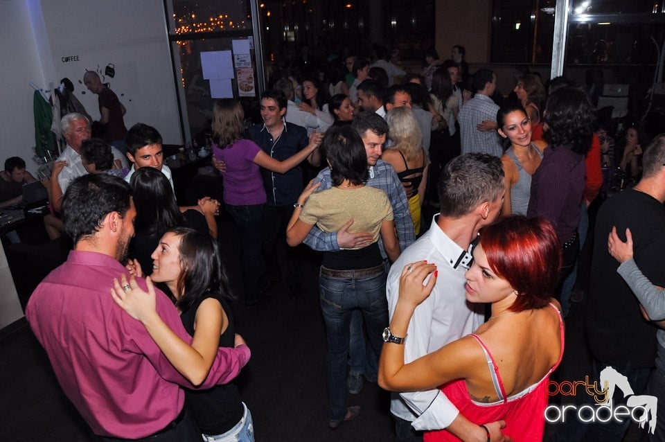 Seară de dans în Blondy's Art Café, 