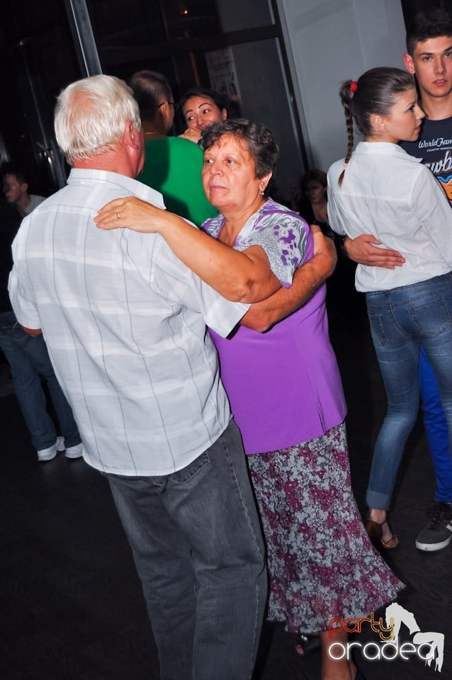 Seară de dans în Blondy's Art Café, 