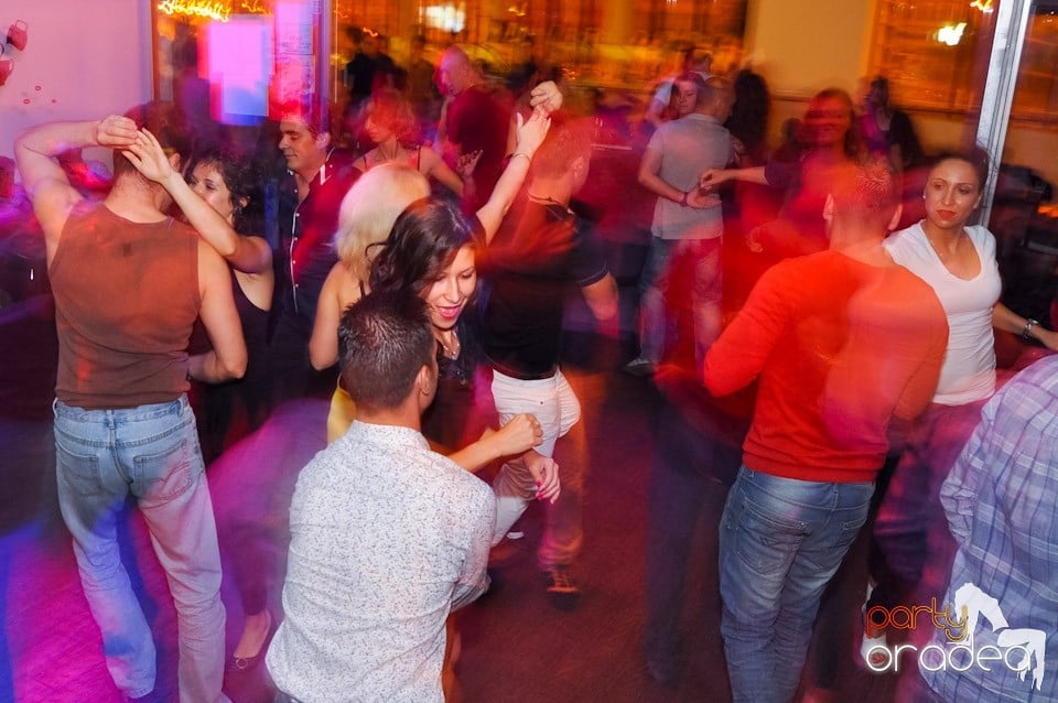 Seară de dans în Blondy's Art Café, 