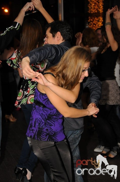 Seară de dans în Blondy's Art Café, 