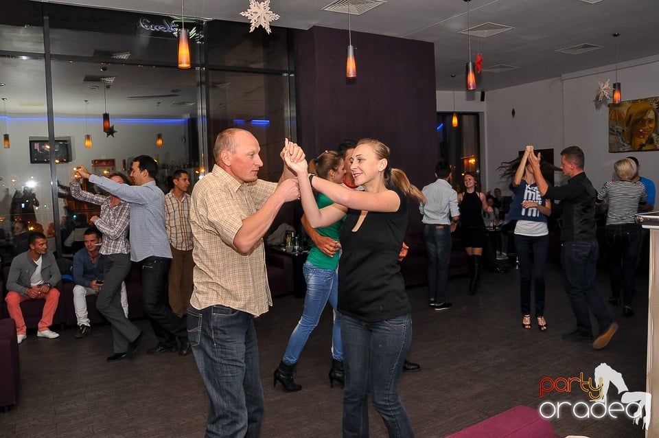 Seară de dans în Blondy's Art Café, 