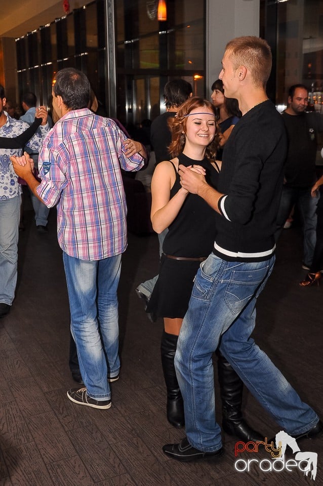 Seară de dans în Blondy's Art Café, 