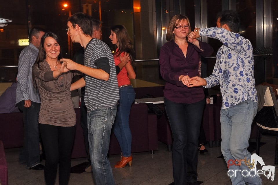 Seară de dans în Blondy's Art Café, 