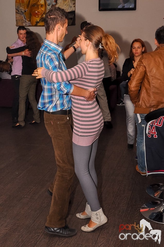 Seară de dans în Blondy's Art Café, 