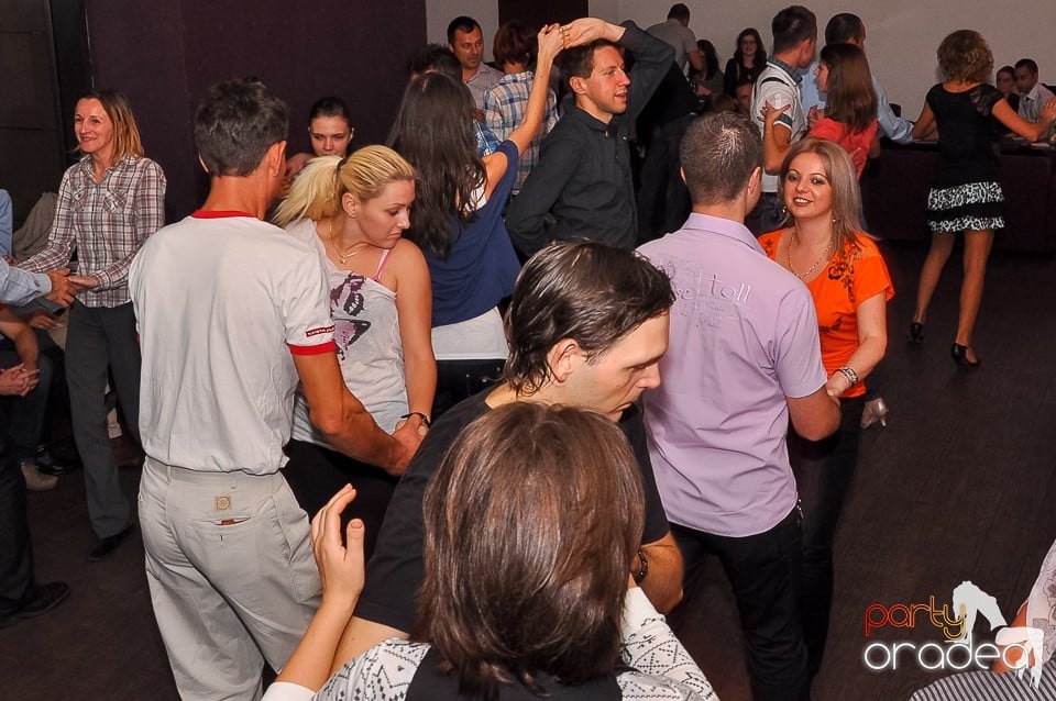 Seară de dans în Blondy's Art Café, 