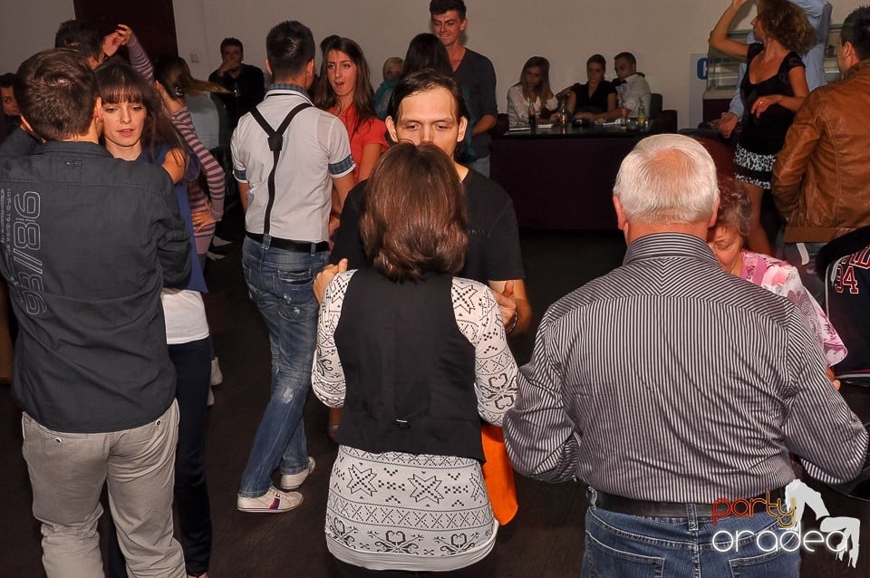 Seară de dans în Blondy's Art Café, 