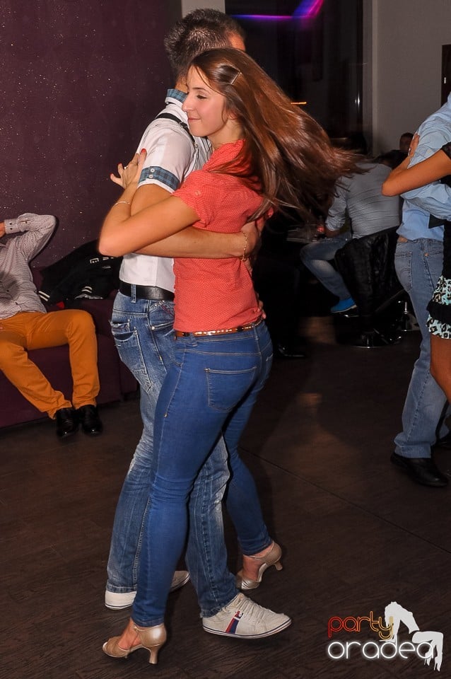 Seară de dans în Blondy's Art Café, 