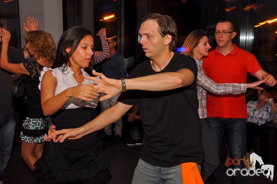 Seară de dans în Blondy's Art Café, 