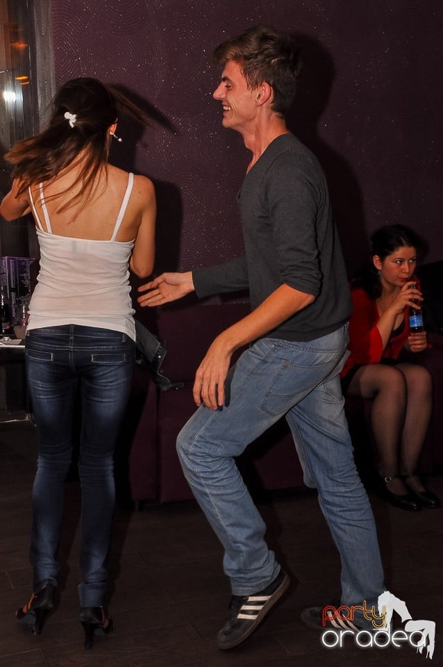 Seară de dans în Blondy's Art Café, 