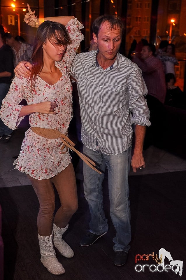 Seară de dans în Blondy's Art Café, 