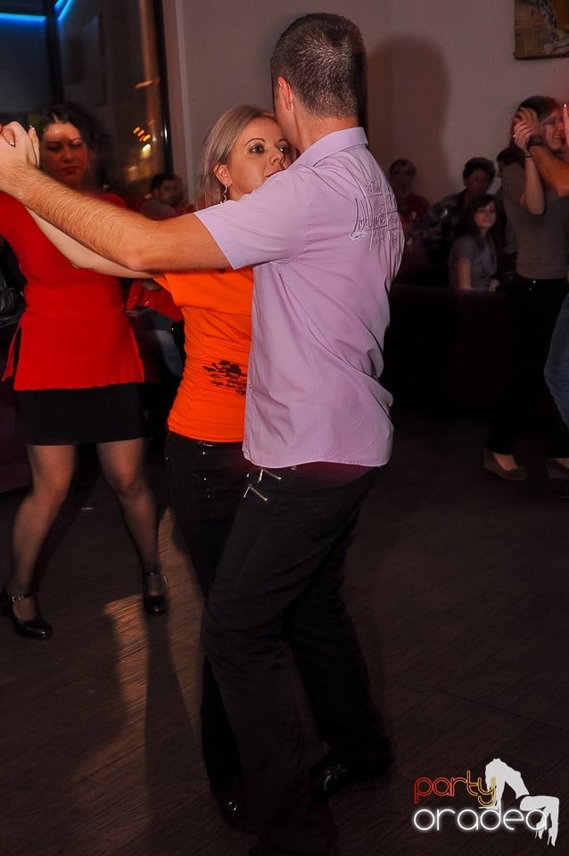 Seară de dans în Blondy's Art Café, 