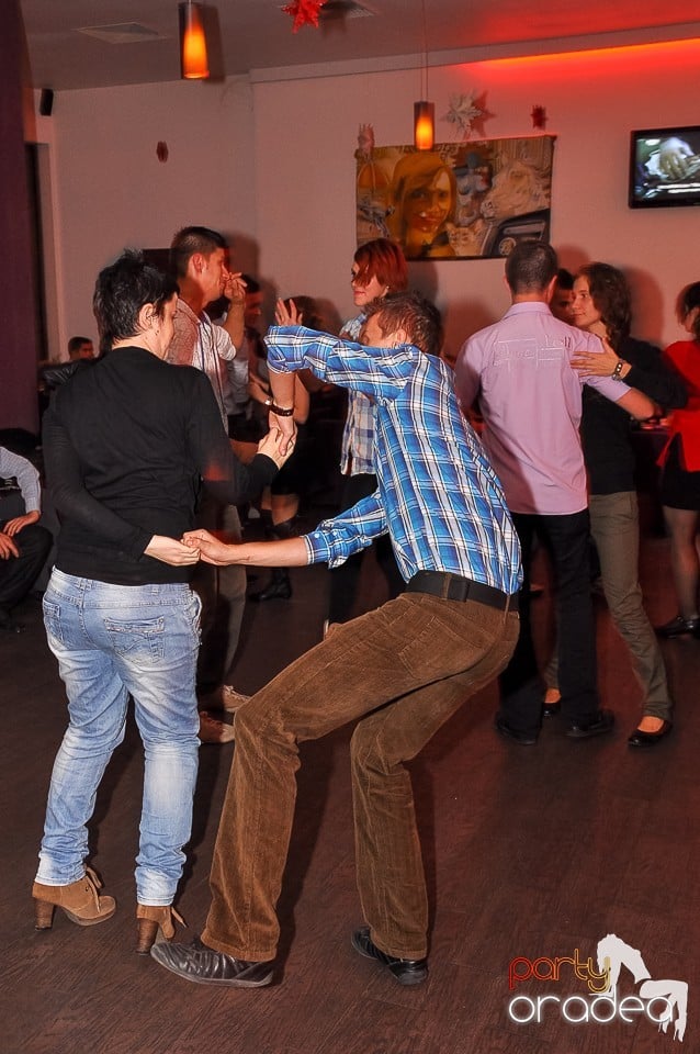 Seară de dans în Blondy's Art Café, 