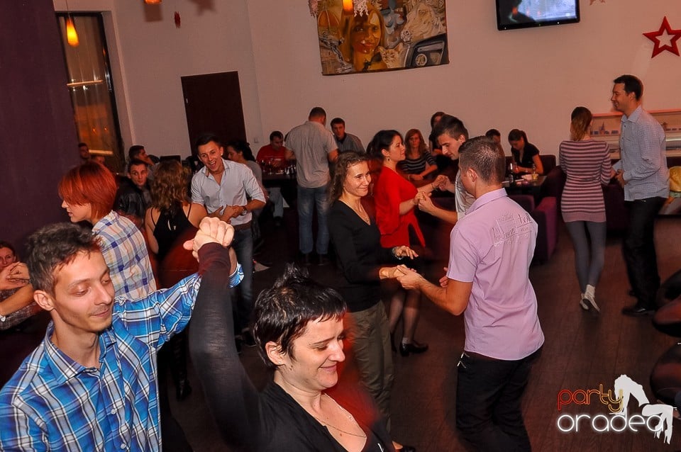 Seară de dans în Blondy's Art Café, 