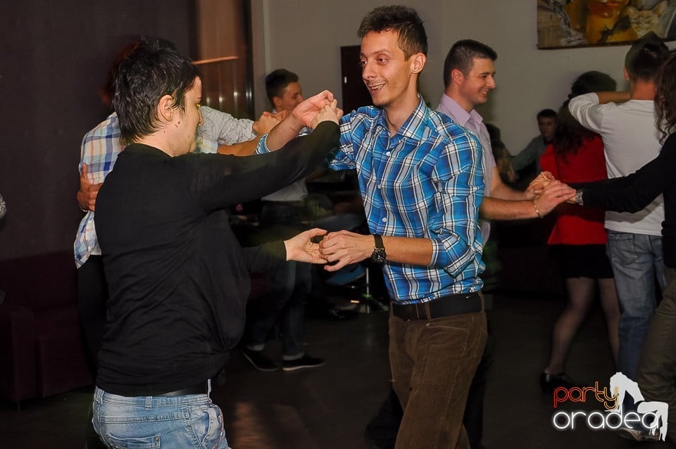 Seară de dans în Blondy's Art Café, 