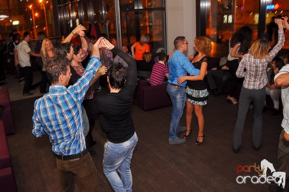 Seară de dans în Blondy's Art Café, 