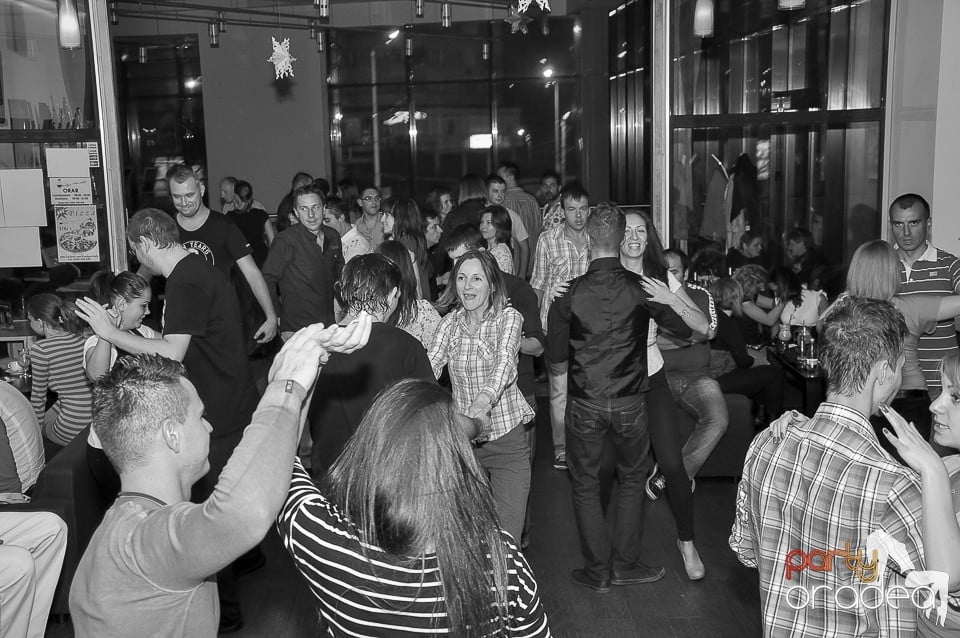 Seară de dans în Blondy's Art Café, 