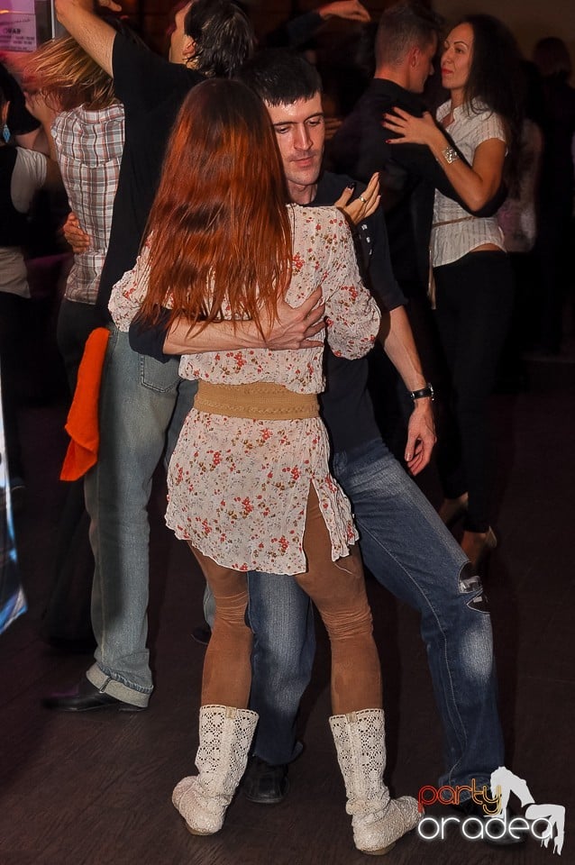 Seară de dans în Blondy's Art Café, 