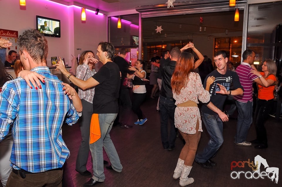 Seară de dans în Blondy's Art Café, 