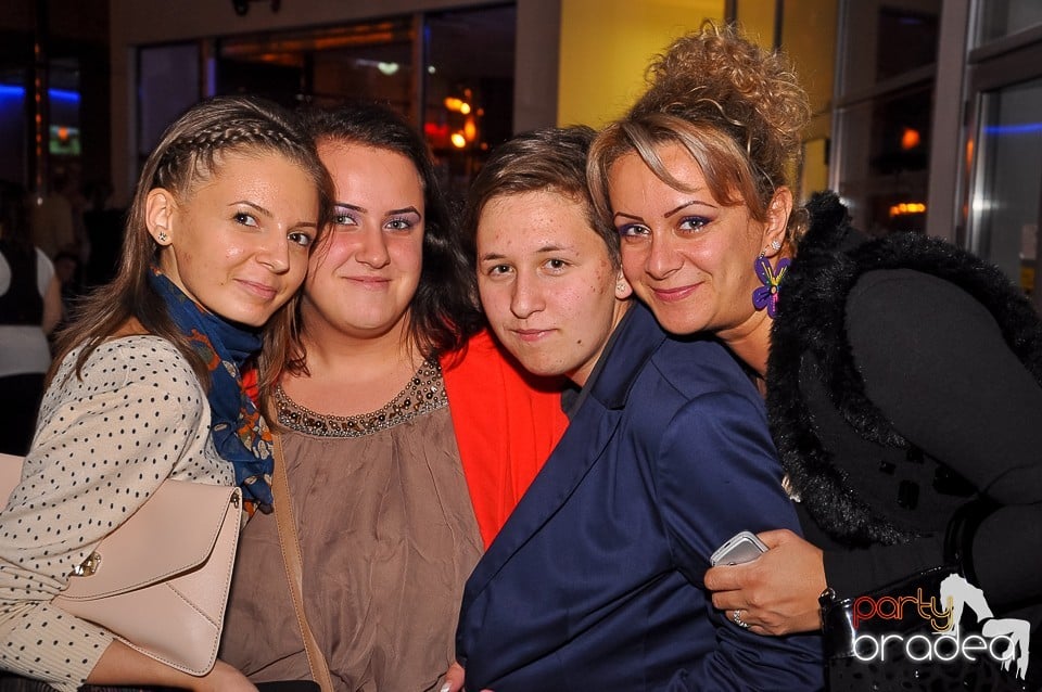 Seară de dans în Blondy's Art Café, 