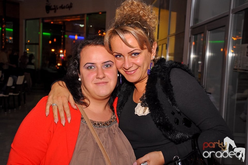 Seară de dans în Blondy's Art Café, 