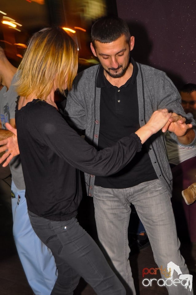 Seară de dans în Blondy's Art Café, 