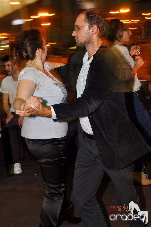 Seară de dans în Blondy's Art Café, 