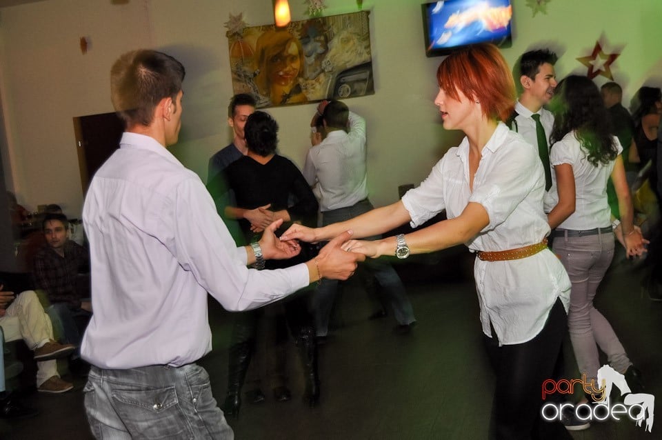 Seară de dans în Blondy's Art Café, 