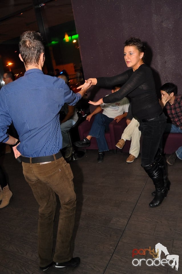 Seară de dans în Blondy's Art Café, 