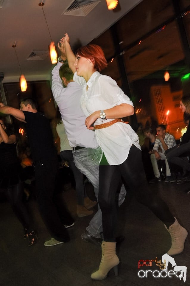 Seară de dans în Blondy's Art Café, 