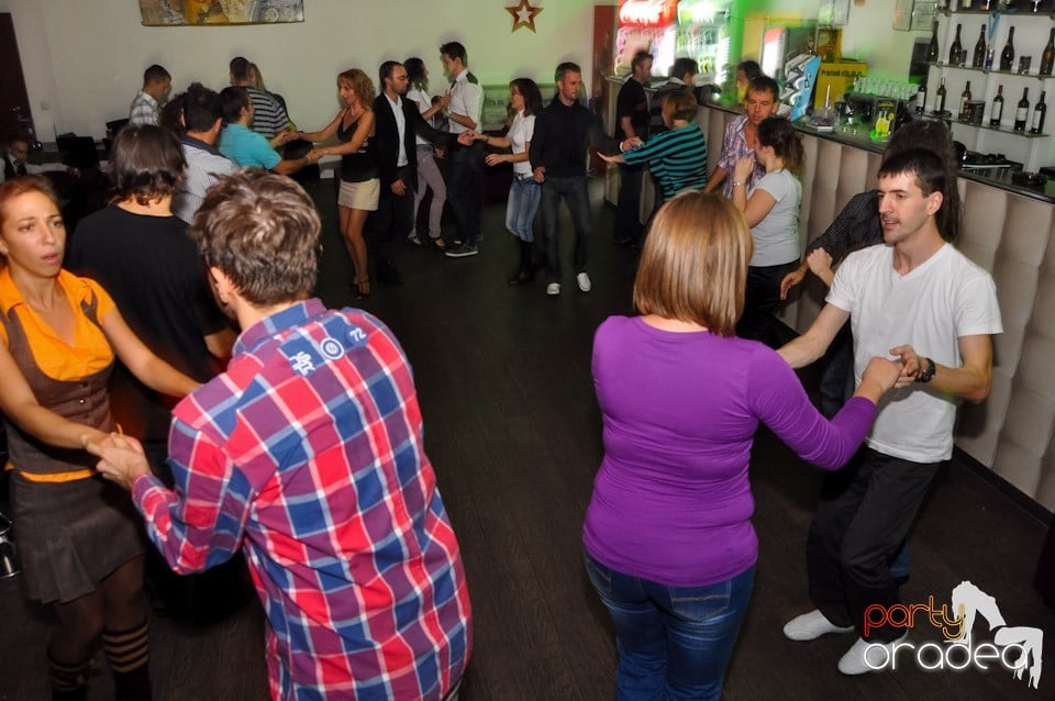 Seară de dans în Blondy's Art Café, 