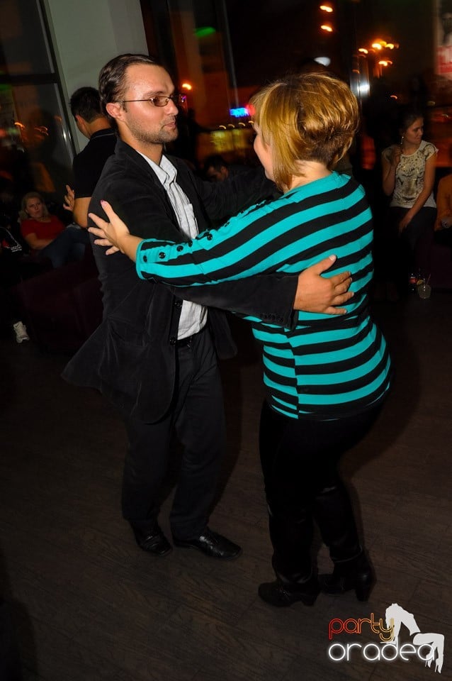 Seară de dans în Blondy's Art Café, 